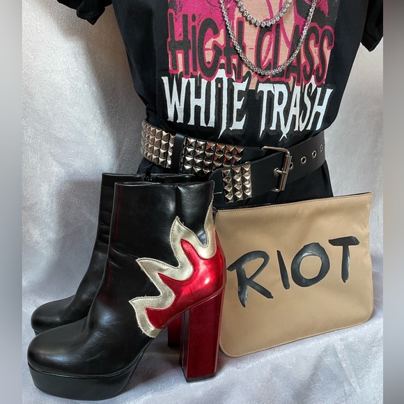 High class white trash! Get our exclusive Julia Fox trashy tee size Large Men’s - Picture 7 of 11